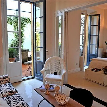 Sleeps 2 Pool Apartman
