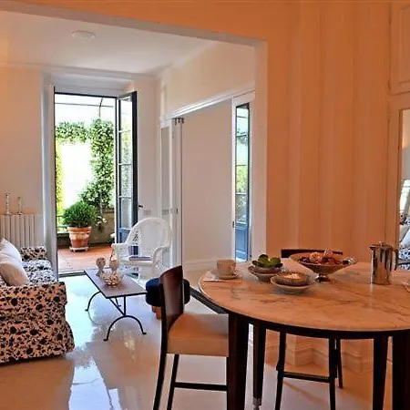 Sleeps 2 Pool 梅泽格拉